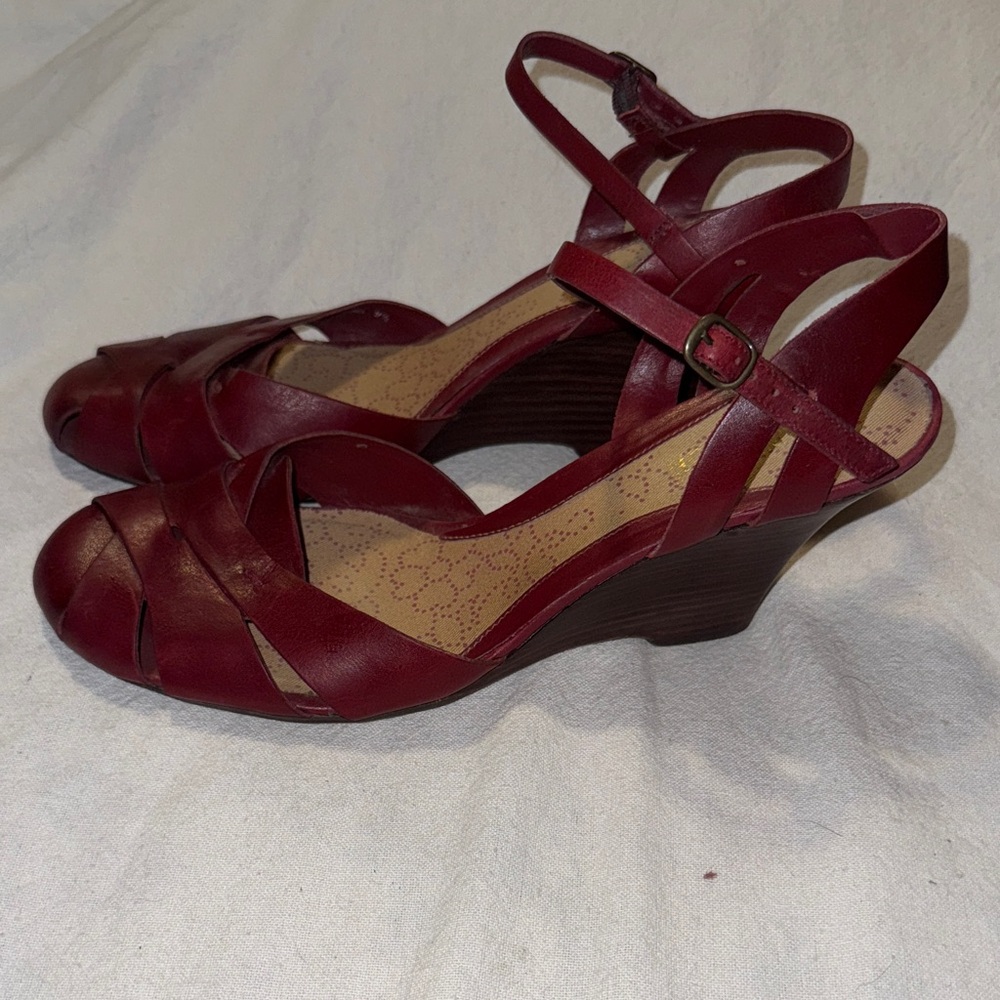 Kenneth Cole Red Wedges